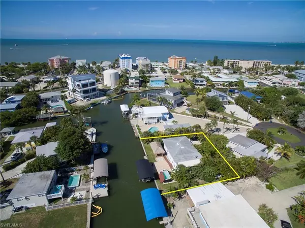 Fort Myers Beach, FL 33931,738 Matanzas CT