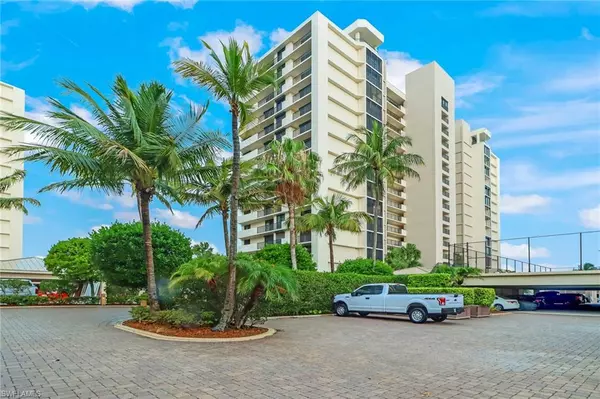 10951 Gulf Shore DR #104, Naples, FL 34108