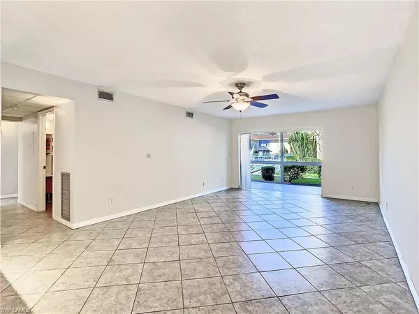 Cape Coral, FL 33904,4002 Coronado PKY #102