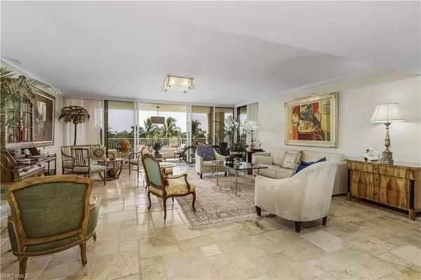 Naples, FL 34108,6597 Nicholas BLVD #404