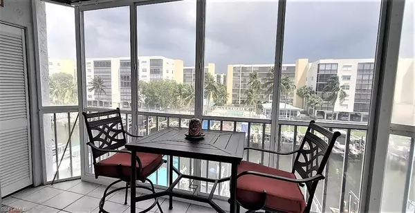 Fort Myers Beach, FL 33931,4521 Bay Beach LN #321