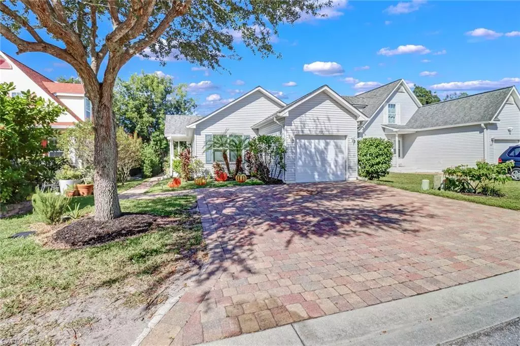 Naples, FL 34104,207 Leawood CIR