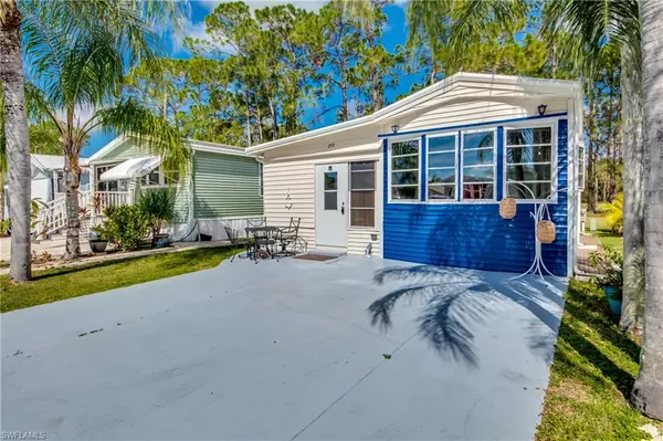 250 Caravan CIR, North Fort Myers, FL 33903