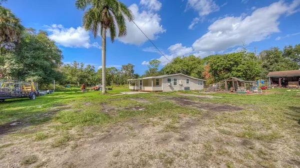 2757 Garden ST, North Fort Myers, FL 33917