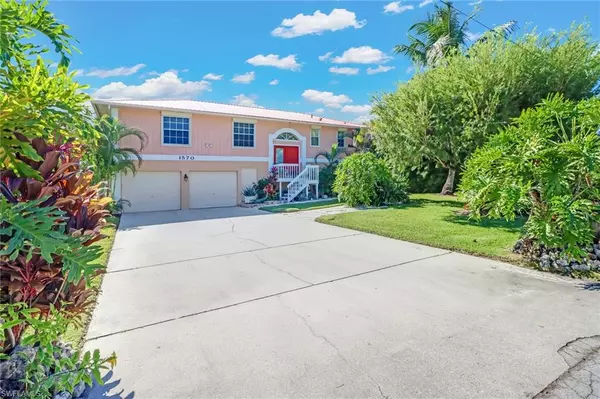 1570 Avion PL, Naples, FL 34104