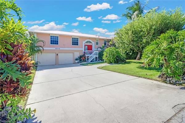 1570 Avion PL, Naples, FL 34104