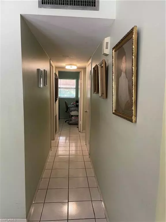 Naples, FL 34103,4500 Capri DR