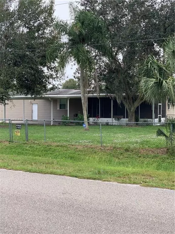 North Fort Myers, FL 33917,2463 Laurel LN