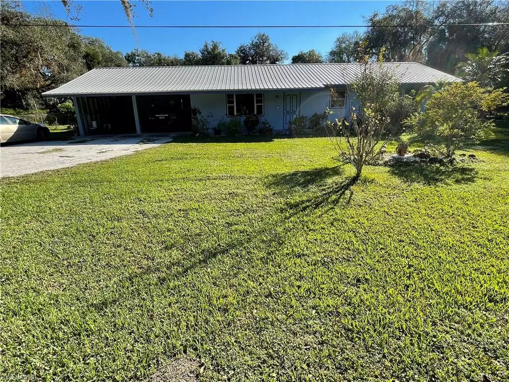 Labelle, FL 33935,870 Ross RD