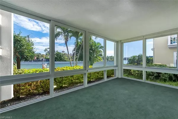 Naples, FL 34102,2100 Gulf Shore BLVD N #122