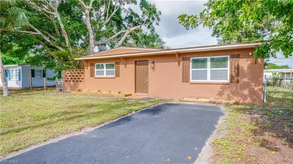 912 Hyacinth ST, North Fort Myers, FL 33903