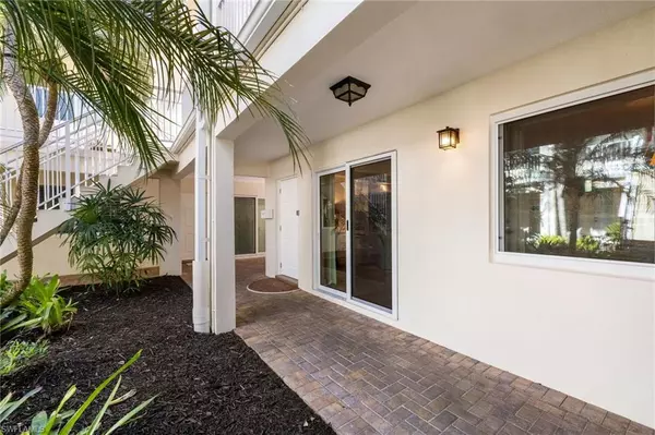 Naples, FL 34102,1950 Gulf Shore BLVD N #104