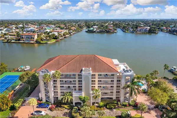 Naples, FL 34108,9700 Gulf Shore DR #202