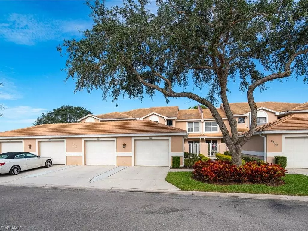 Naples, FL 34109,6205 Wilshire Pines CIR #2-205