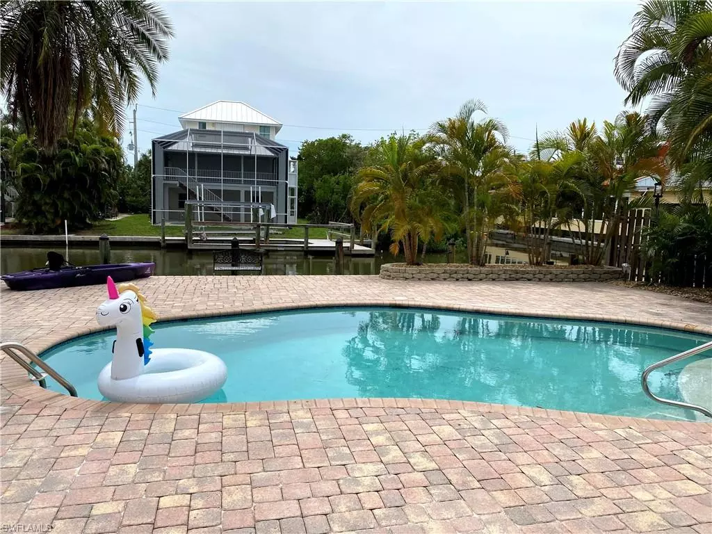 Fort Myers Beach, FL 33931,110 Bahia VIA