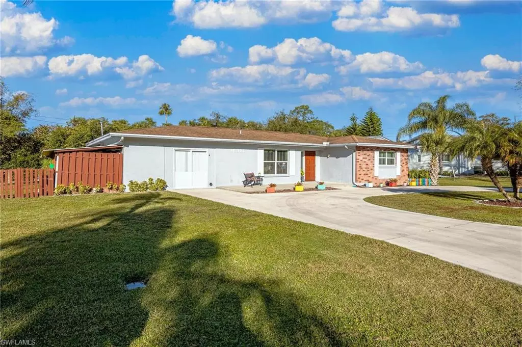 North Fort Myers, FL 33917,16921 Carolyn LN