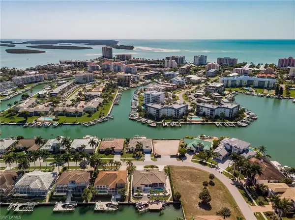 Marco Island, FL 34145,837 Banyan CT