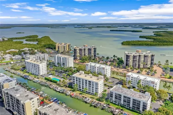 Fort Myers Beach, FL 33931,4361 Bay Beach LN #124