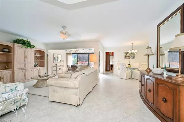 592 Beachwalk CIR #N-104, Naples, FL 34108