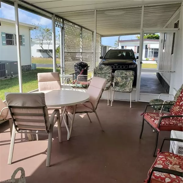 North Fort Myers, FL 33917,617 Friendly PL