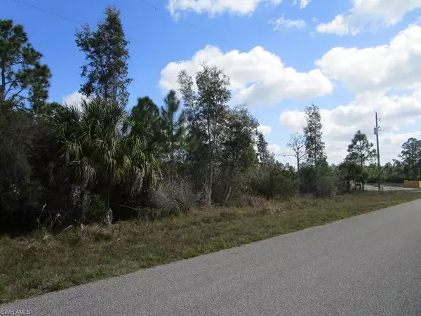 Lehigh Acres, FL 33972,410 Muriel ST