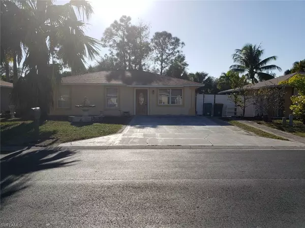 12119 Americus LN, Naples, FL 34113