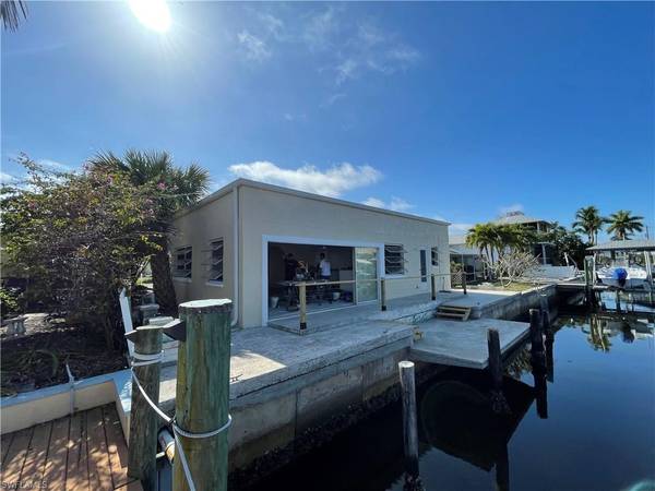 2752 Geary ST, Matlacha, FL 33993