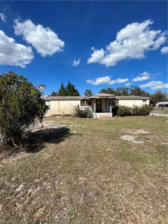 Moore Haven, FL 33471,1020 Canopy LN