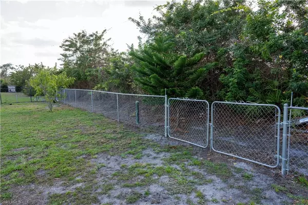 Lehigh Acres, FL 33971,2803 Tena AVE N