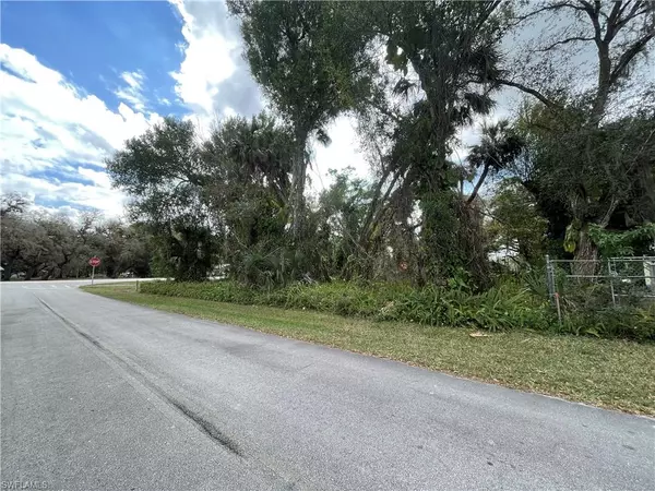 525 Glades AVE, Labelle, FL 33935