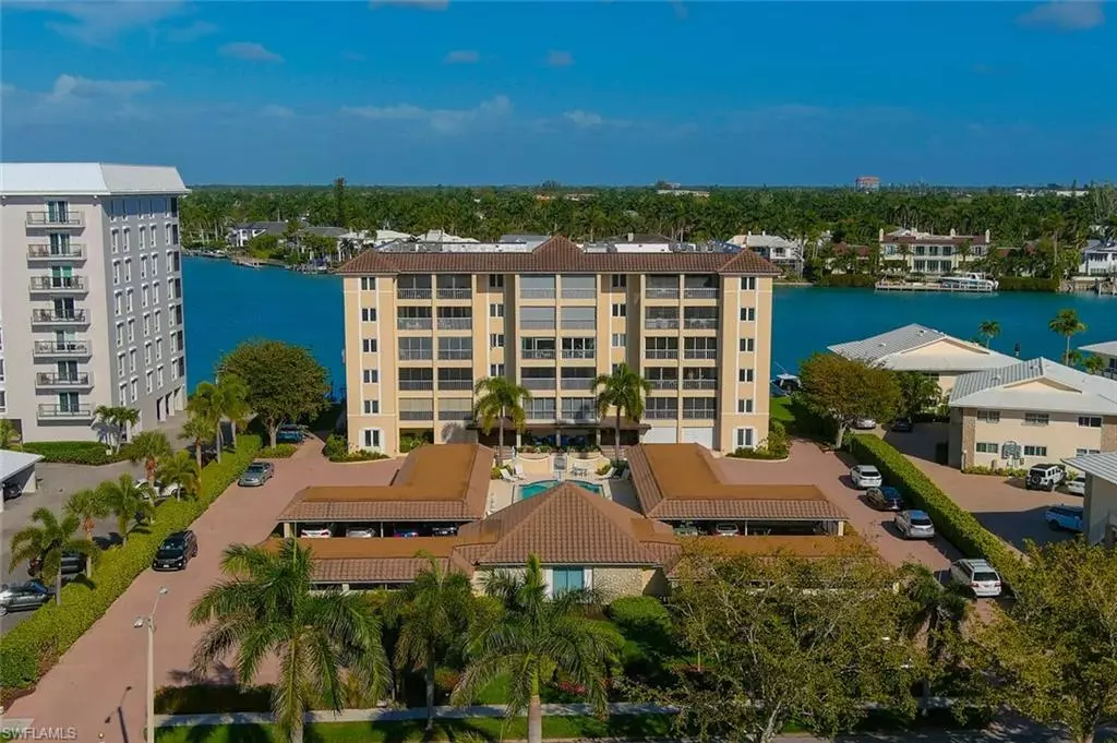 Naples, FL 34103,2600 Gulf Shore BLVD N #25