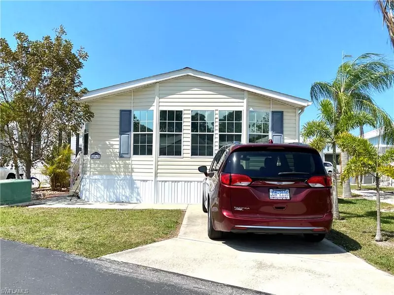 4560 Slash Pine WAY E, Estero, FL 33928