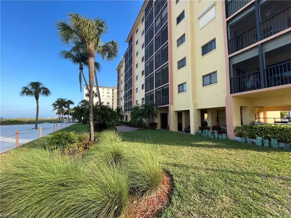 Fort Myers Beach, FL 33931,600 Estero BLVD #305