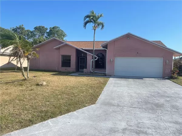 10461 Regent CIR, Naples, FL 34109