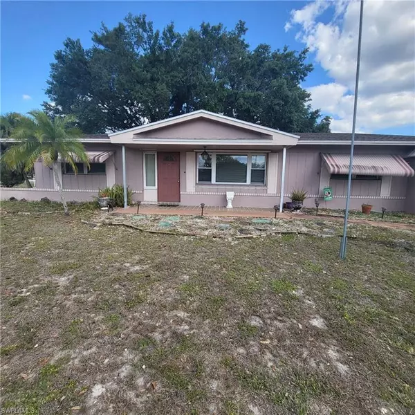 212 Punta Alta CT, Lehigh Acres, FL 33936