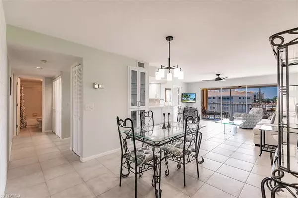 Marco Island, FL 34145,900 Collier CT #402