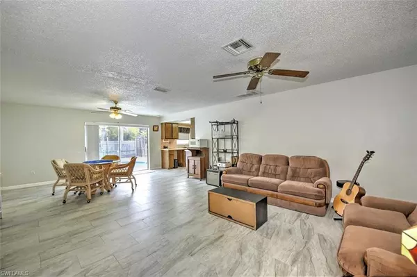 Fort Myers, FL 33919,949 Adelphi CT