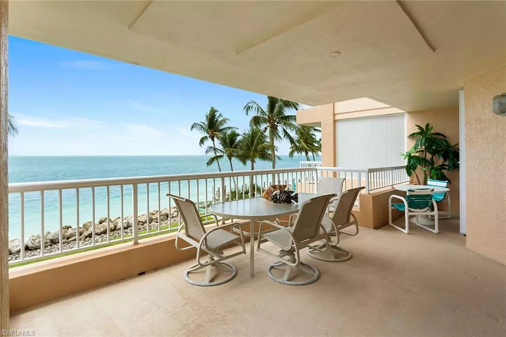 Marco Island, FL 34145,990 Cape Marco DR #201