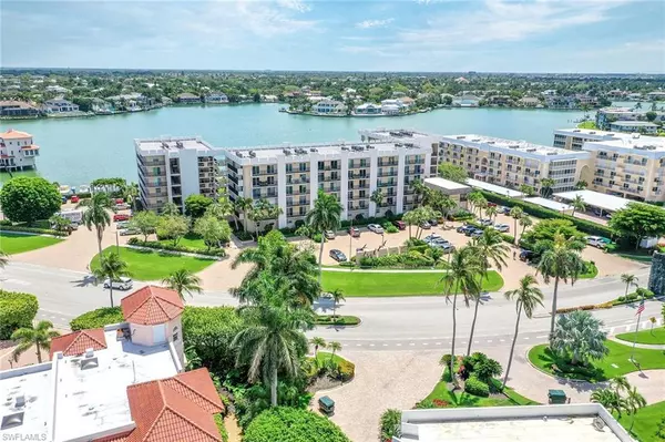 Naples, FL 34103,3500 Gulf Shore BLVD N #105