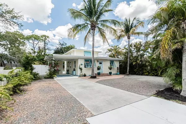 Naples, FL 34103,1081 Hollygate LN