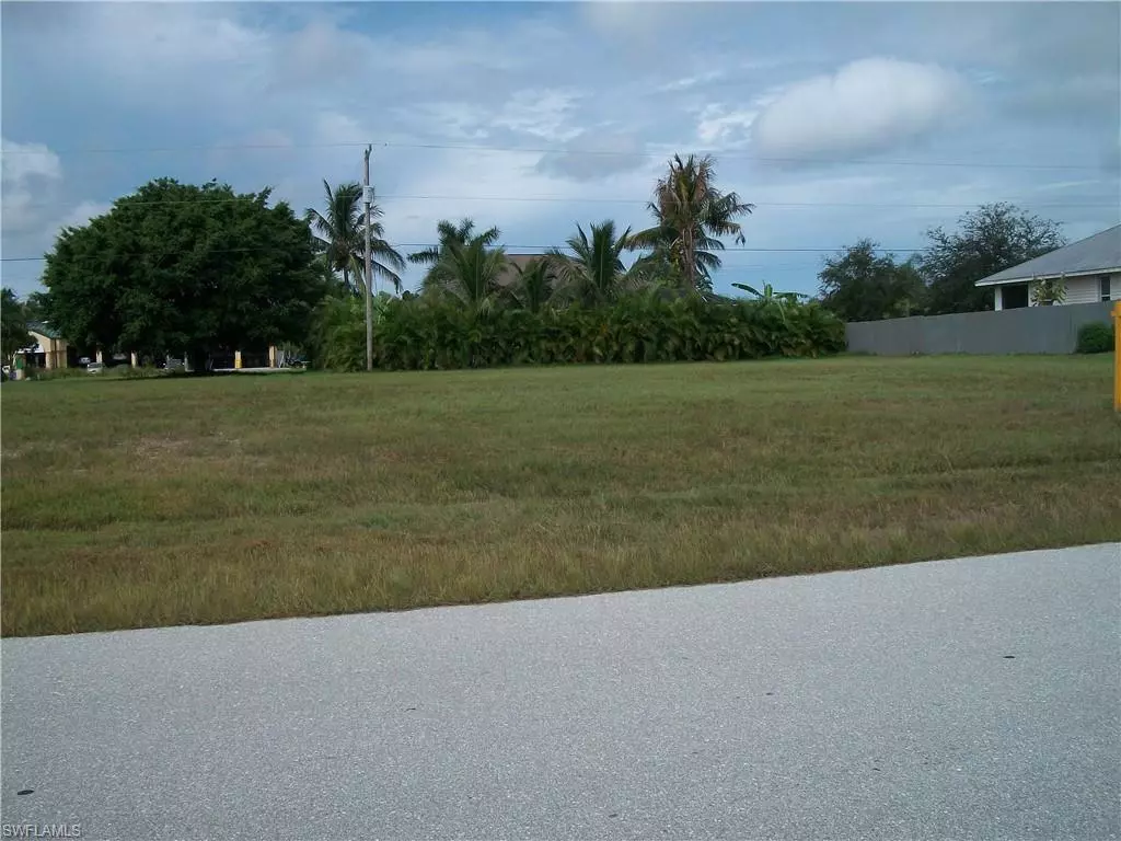 Lehigh Acres, FL 33972,475 Windermere DR