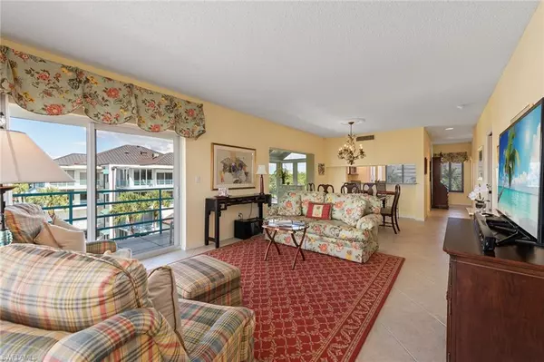 Naples, FL 34103,255 Park Shore DR #341