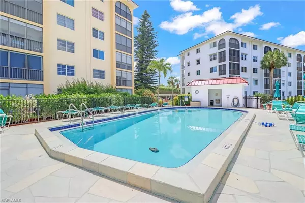 21 High Point CIR E #309, Naples, FL 34103