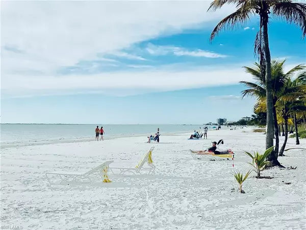 Fort Myers Beach, FL 33931,32 Helen LN