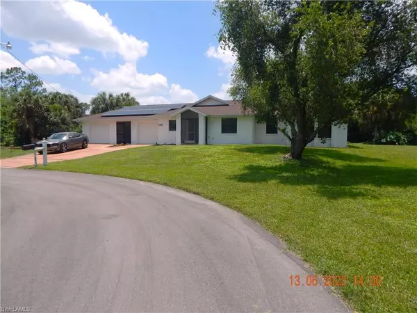 2906 NE Bassinger ST, Lehigh Acres, FL 33972