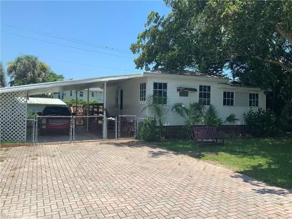 134 Fairweather LN, Fort Myers Beach, FL 33931