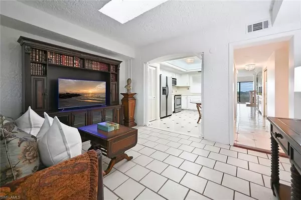 Naples, FL 34108,6360 Pelican Bay BLVD #C-PH5