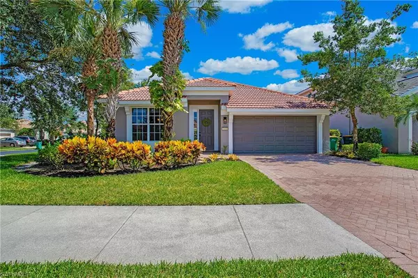 2038 Fairmont LN, Naples, FL 34120