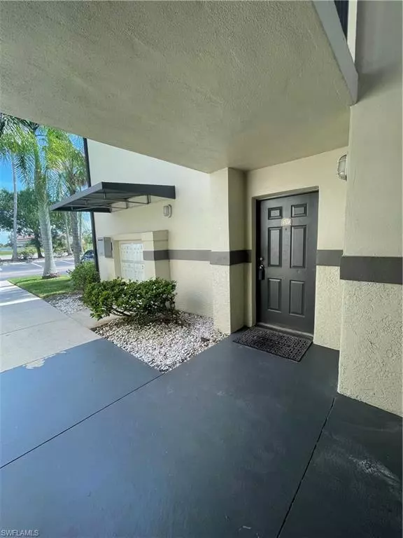 Fort Myers, FL 33916,3401 Winkler AVE #107