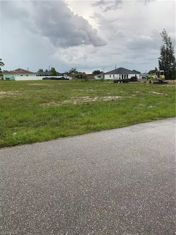 Cape Coral, FL 33991,1227 SW 7th CT